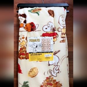 Peanuts Snoopy Charlie Special Edition Thanksgiving Autumn Harvest Throw Blanket
